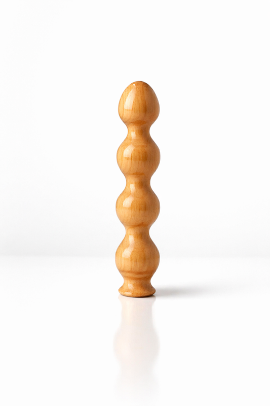 objet de bien-être en bois poli, détail forme anatomique